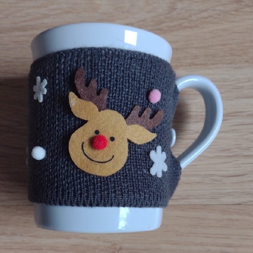 Sweater Mug Crafted by Threshold 14 Oz. Stoneware with Reindeer & Snowflakes